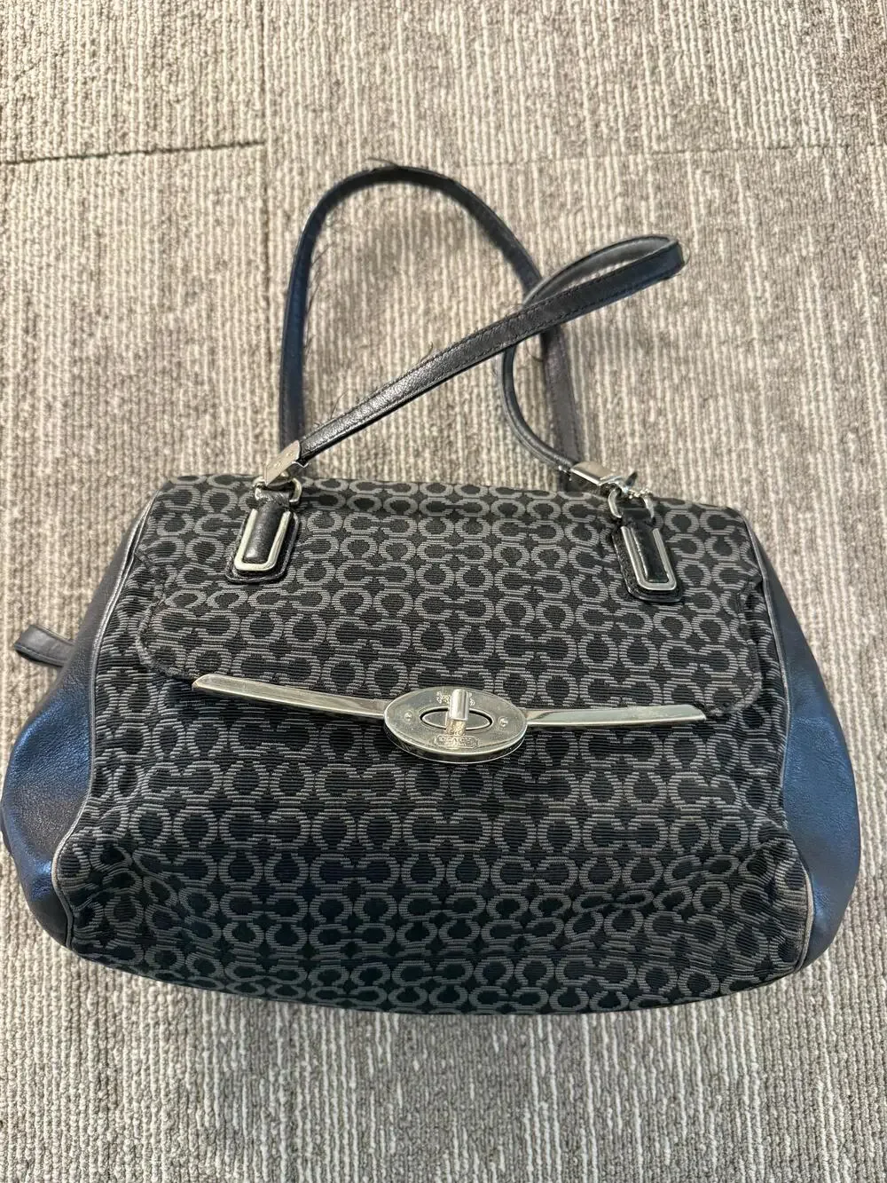 Coach Signature C Satchel Bag Womens Black Gray Leather Zip Top Turnlock 25215